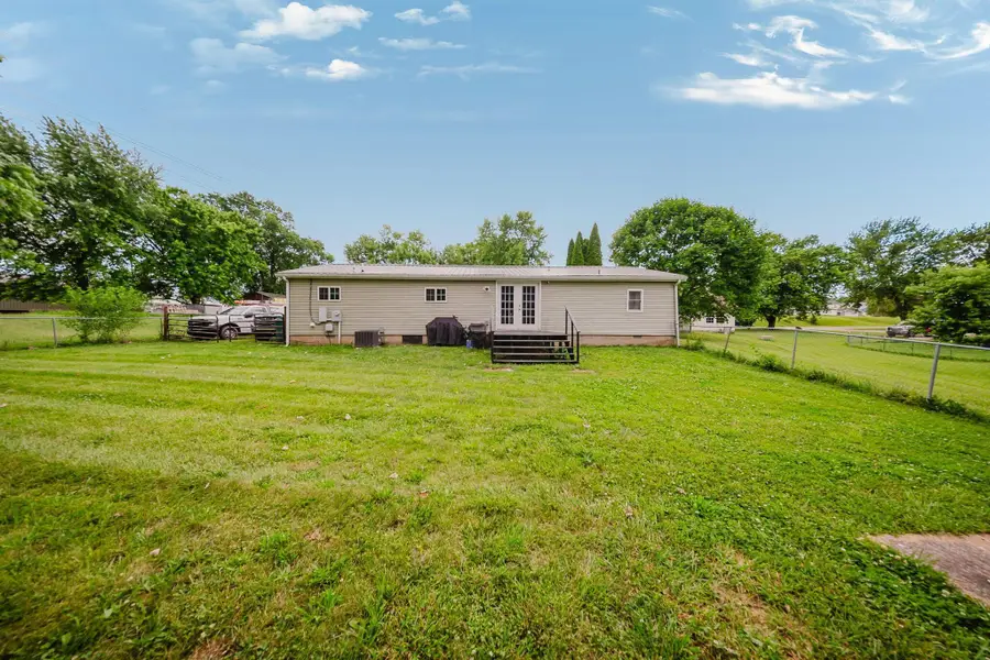 17 N East Street, New Holland, OH 43145 - #2