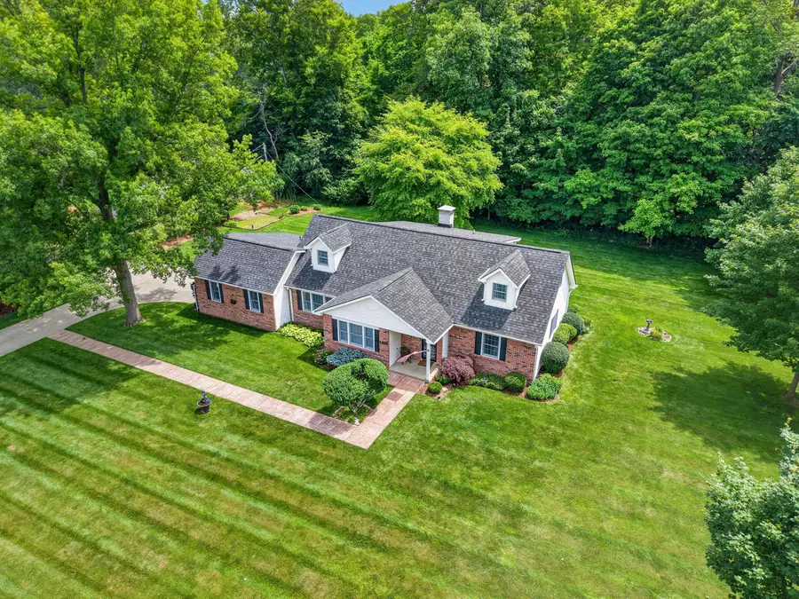 18 Eastlake Road, Reynoldsburg, OH 43068 - #3