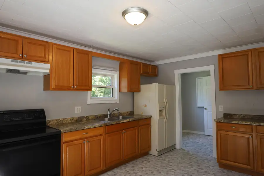 704 W Sugar Street, Mount Vernon, OH 43050 - #3