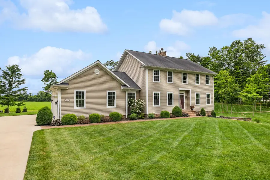 9596 Woodridge Circle, Fredericktown, OH 43019 - #2