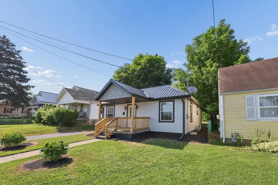 411 E Ohio Street, Circleville, OH 43113 - #2