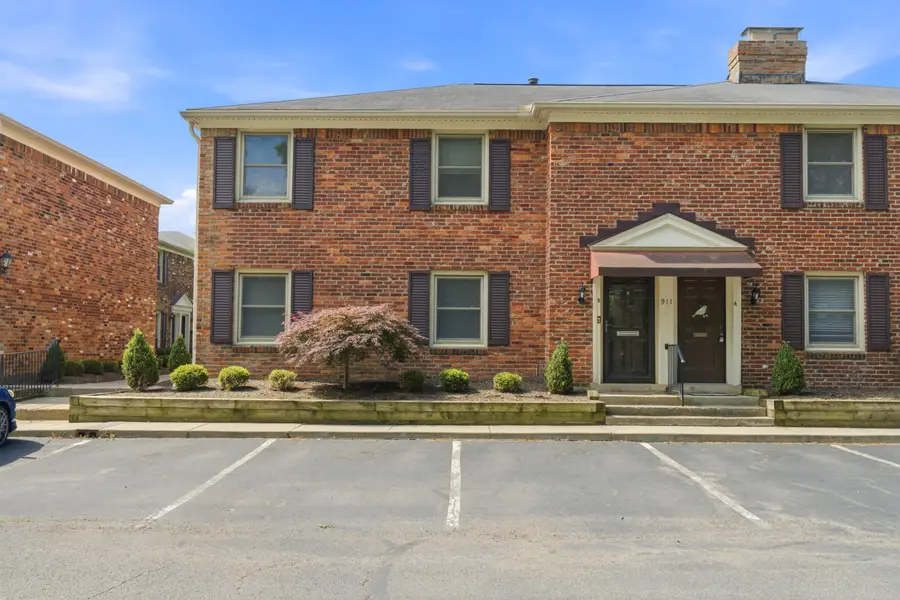 911 Manor Lane, Columbus, OH 43221 - #2