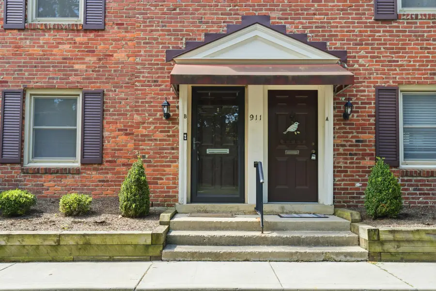 911 Manor Lane, Columbus, OH 43221 - #3