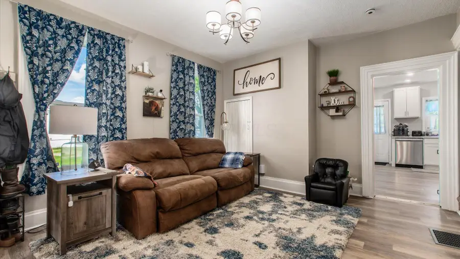 17 E Oak Street, Newark, OH 43055 - #2