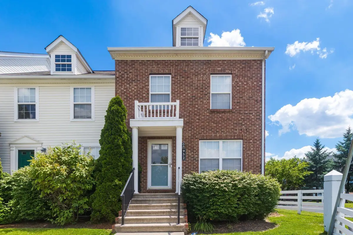 952 Hartford Village Boulevard, Columbus, OH 43228 - #1