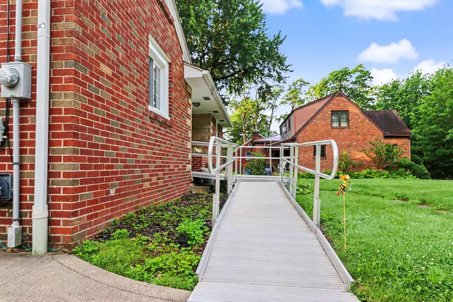 211 Oakwood Drive, Mansfield, OH 44906 - #2