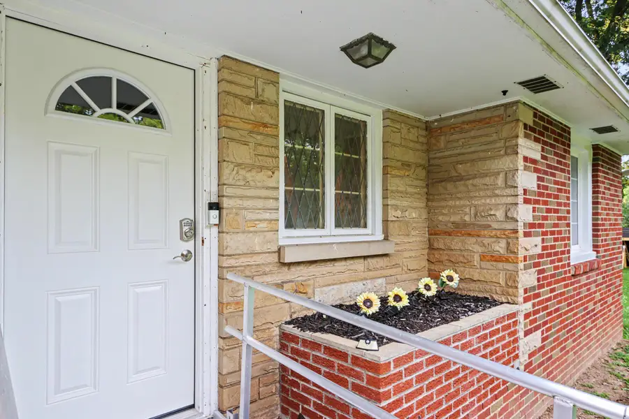 211 Oakwood Drive, Mansfield, OH 44906 - #3