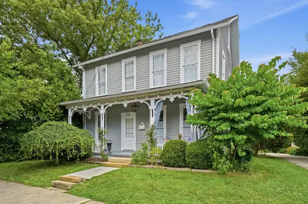 312 E College Street, Granville, OH 43023