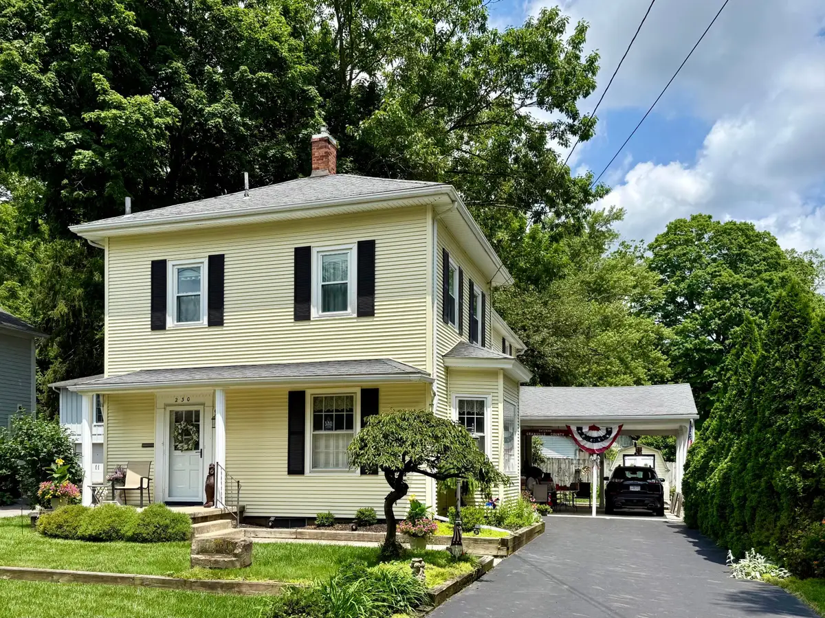 230 E College Street, Granville, OH 43023 - #1