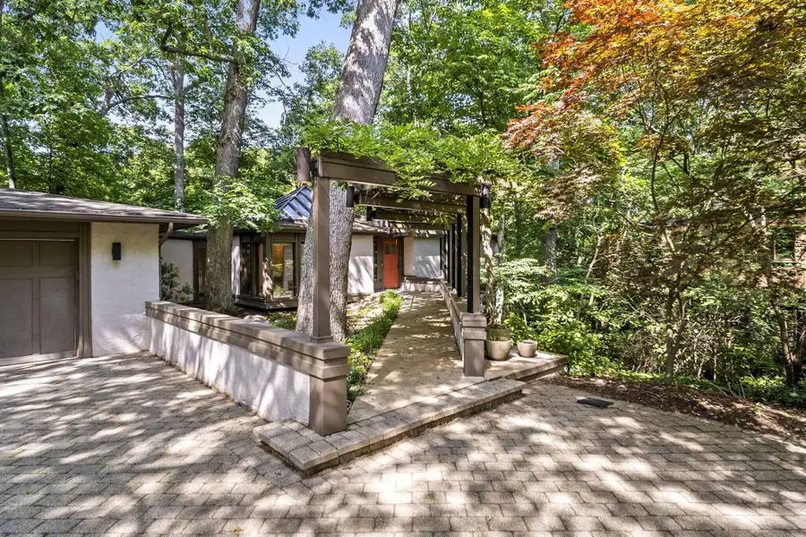 815 Lookout Point Drive, Columbus, OH 43235 - #3