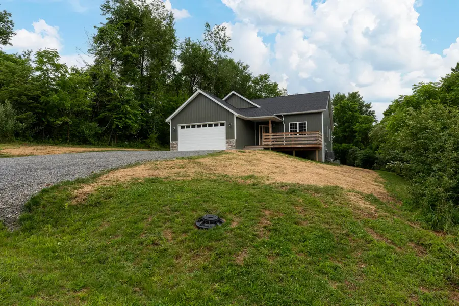 196 N Ridge Heights Drive, Howard, OH 43028 - #2