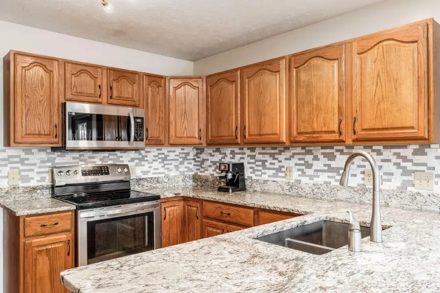 9820 Basil Road Nw, Baltimore, OH 43105 - #3
