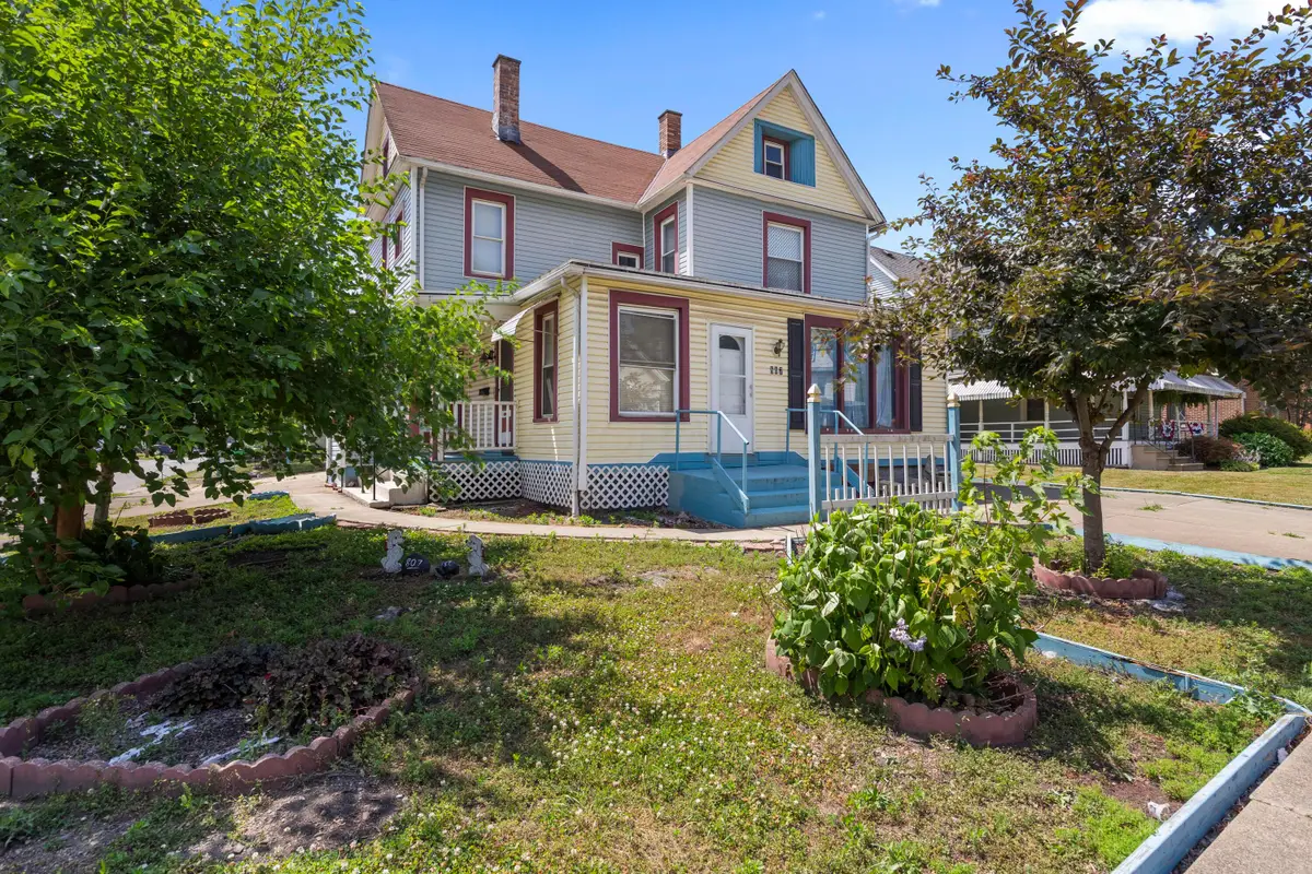 807 1st Street Ne, Massillon, OH 44646 - #1