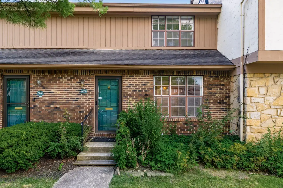 6205 Stornoway Drive S, Columbus, OH 43213 - #1