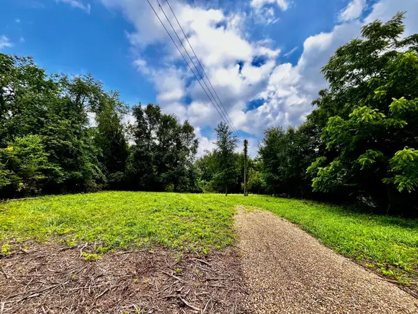 2496 Martinsburg Road, Gambier, OH 43022