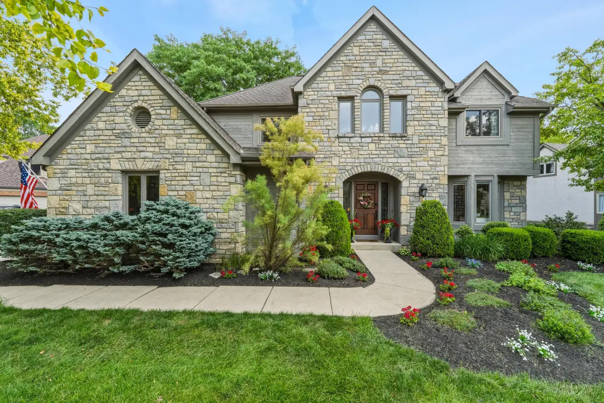 6235 Inverurie Drive W, Dublin, OH 43017 - #1