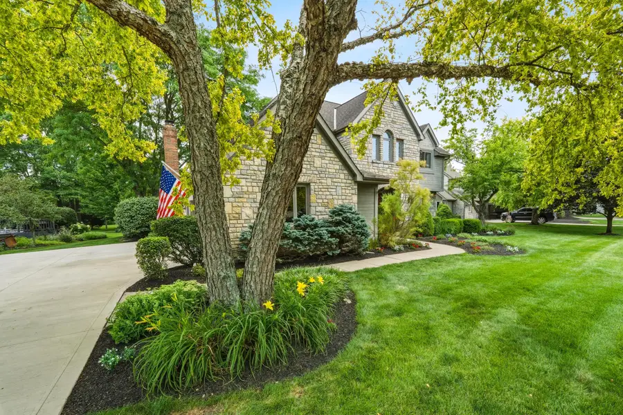 6235 Inverurie Drive W, Dublin, OH 43017 - #3
