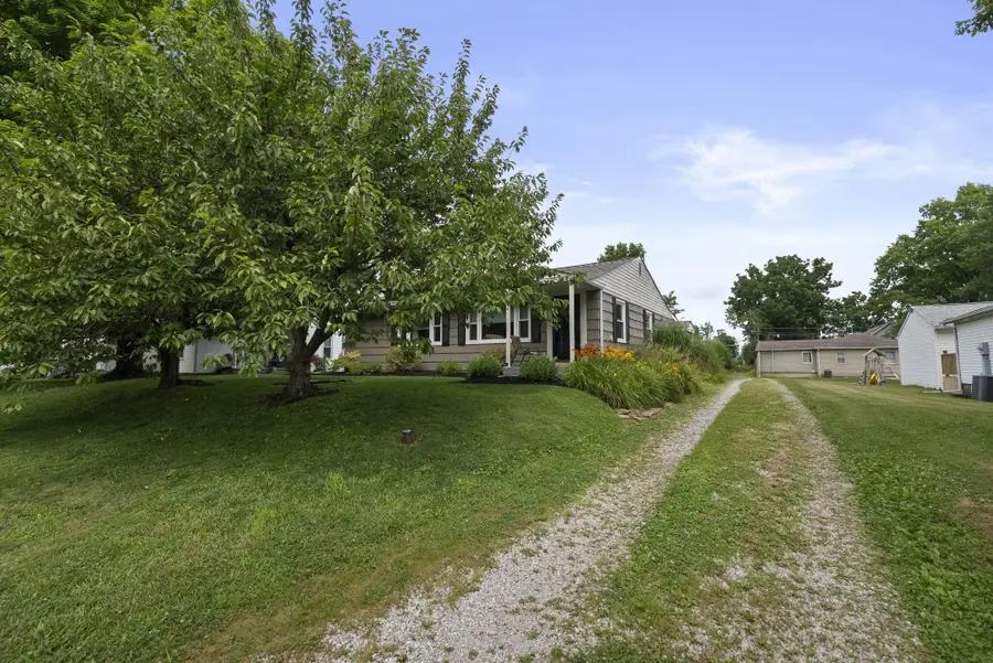 1136 Pike Street Sw, Pataskala, OH 43062 - #2