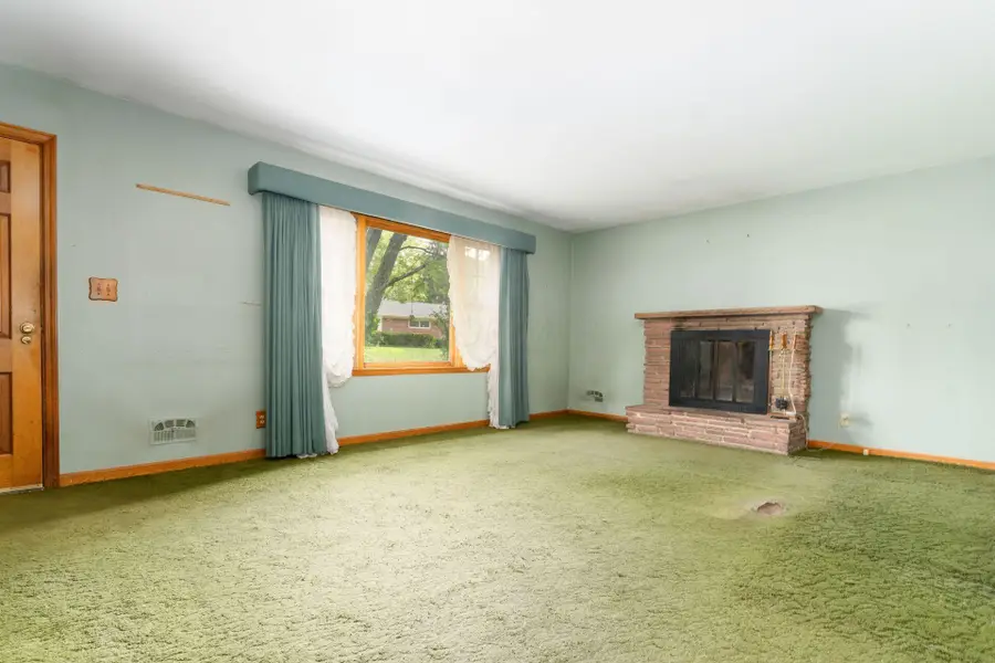 1527 Alar Avenue, Reynoldsburg, OH 43068 - #3