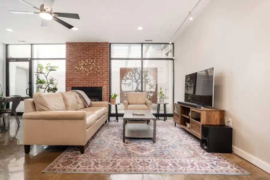 742 N Pearl Street, Columbus, OH 43215 - #3