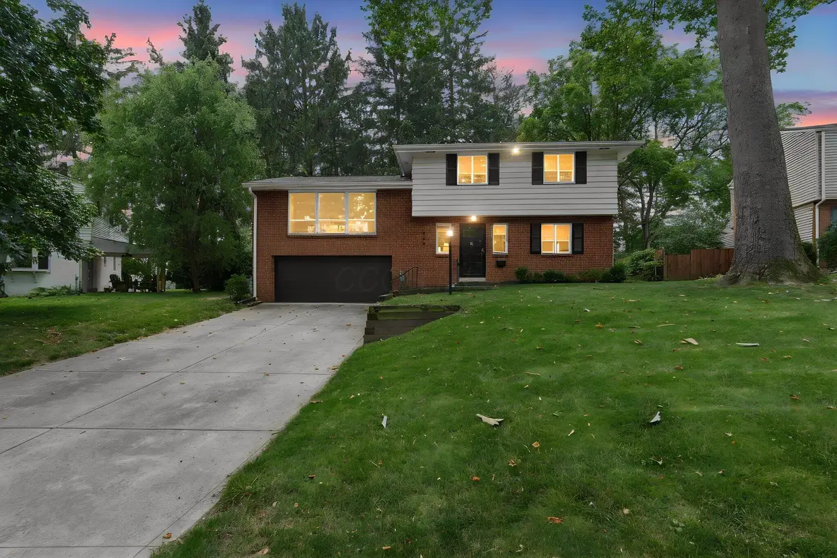945 Kendale Road S, Columbus, OH 43220 - #1