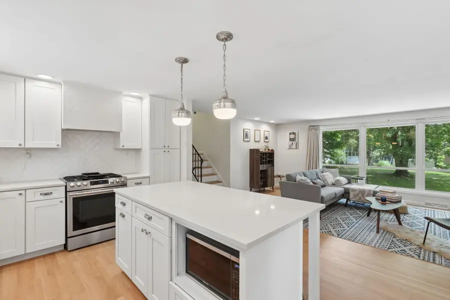 945 Kendale Road S, Columbus, OH 43220 - #3