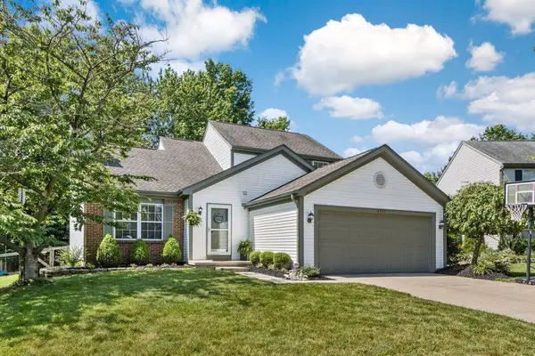 8975 Newmills Lane, Lewis Center, OH 43035