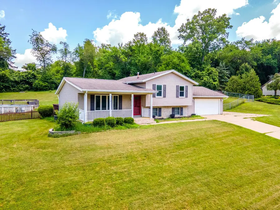 746 Spring Falls Avenue, Springfield, OH 45502 - #2