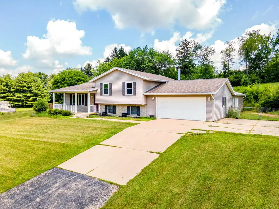 746 Spring Falls Avenue, Springfield, OH 45502 - #3
