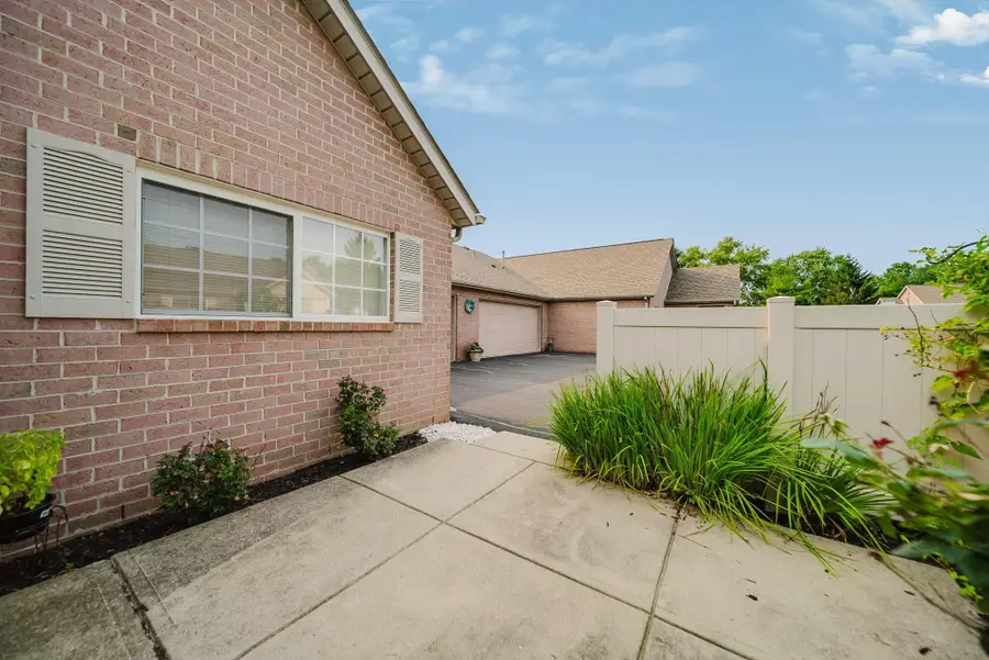 4075 Chennin Drive, Columbus, OH 43230 - #2