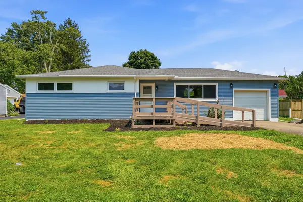878 Oberlin Drive, Heath, OH 43056