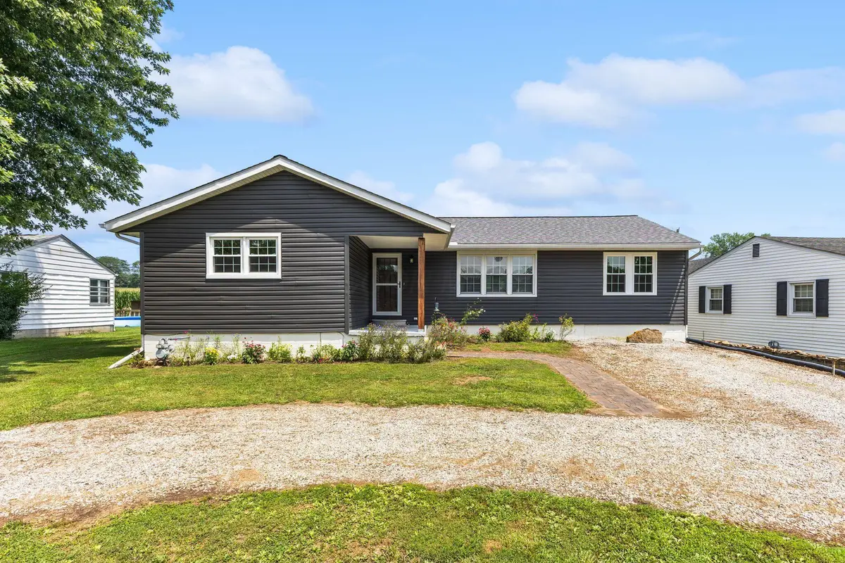 11882 16th Road Sw, Stoutsville, OH 43154 - #1