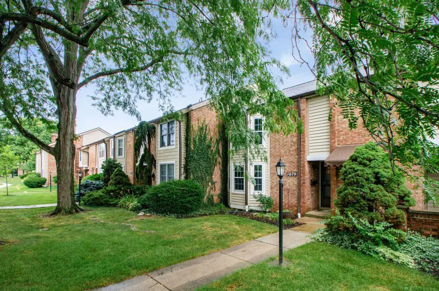1679 Saint Albans Court, Columbus, OH 43220 - #2