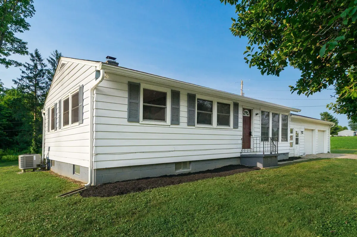 2390 Rainbow Drive Ne, Lancaster, OH 43130 - #1