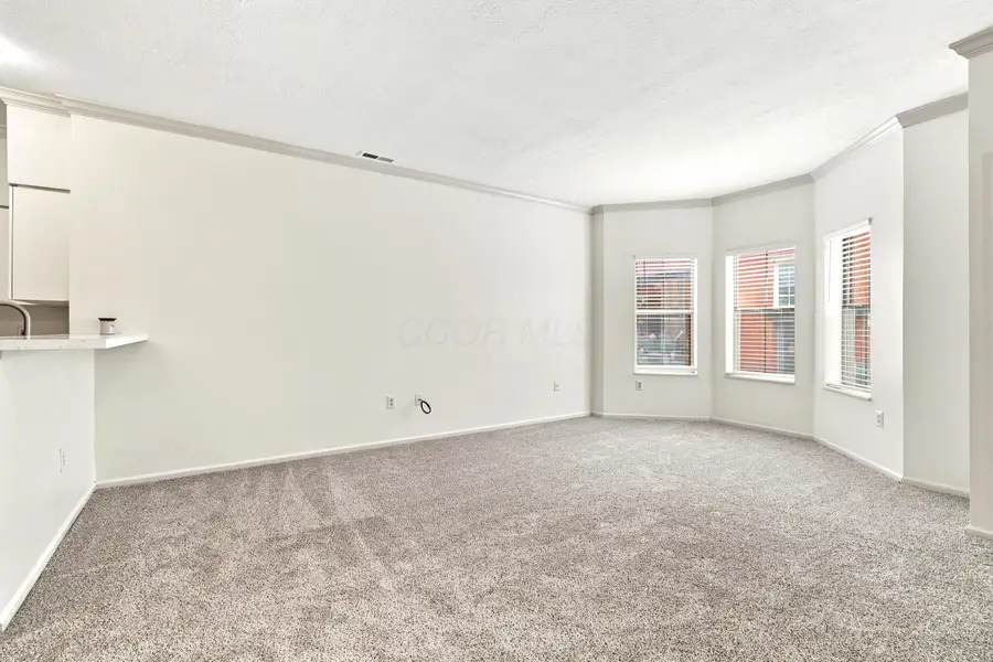 22 W Russell Street, Columbus, OH 43215 - #3