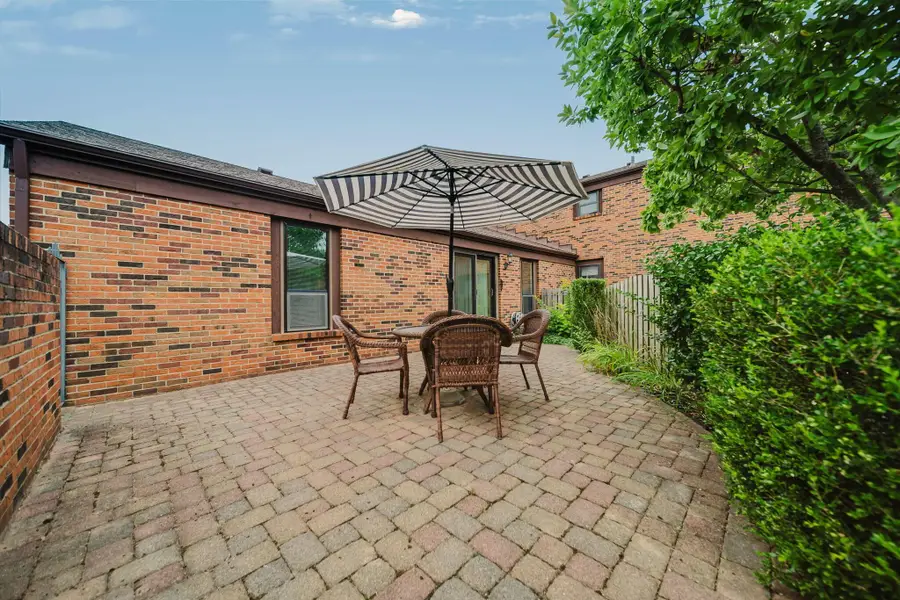 4231 Chaucer Lane, Columbus, OH 43220 - #3