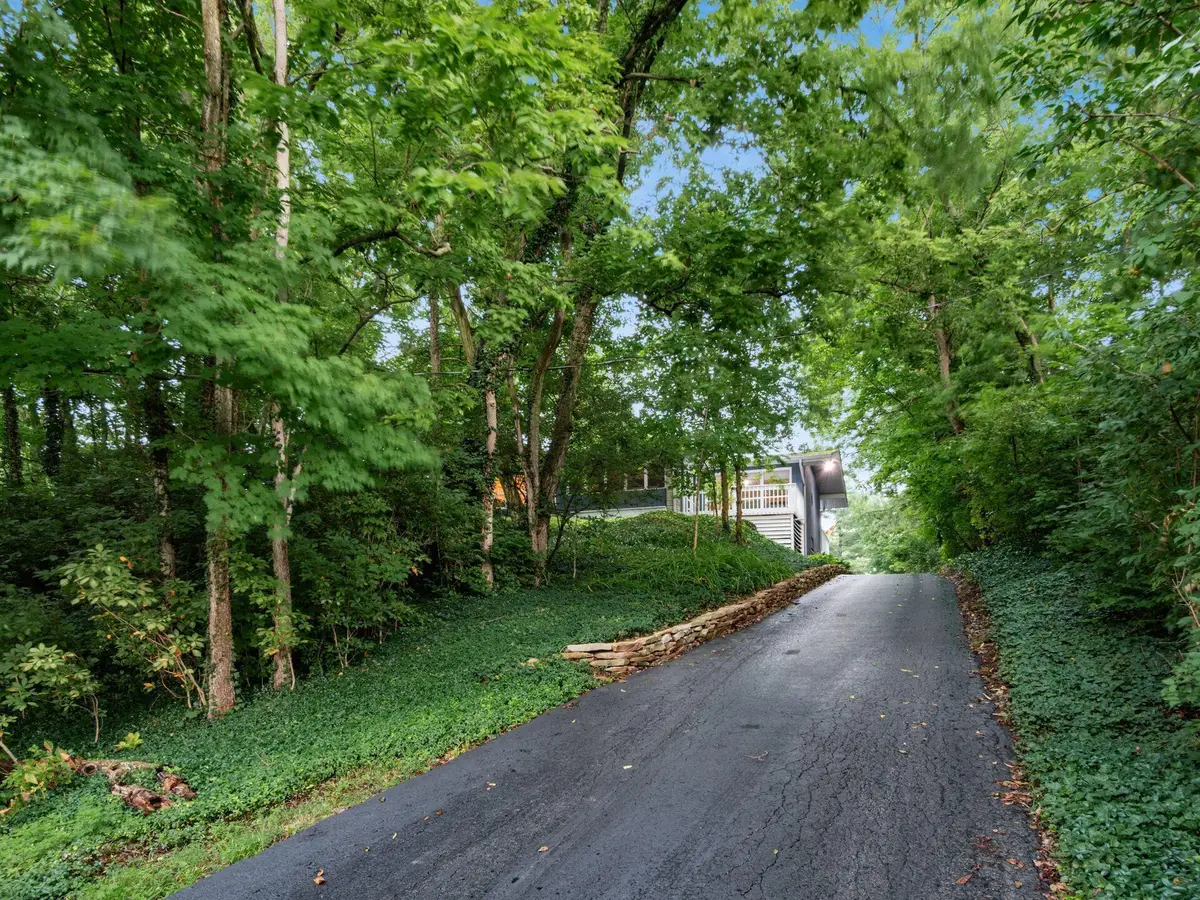 6107 Riverside Drive, Powell, OH 43065 - #1