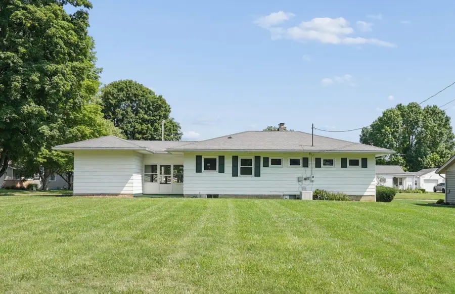 993 Lynwood Avenue, Circleville, OH 43113 - #3