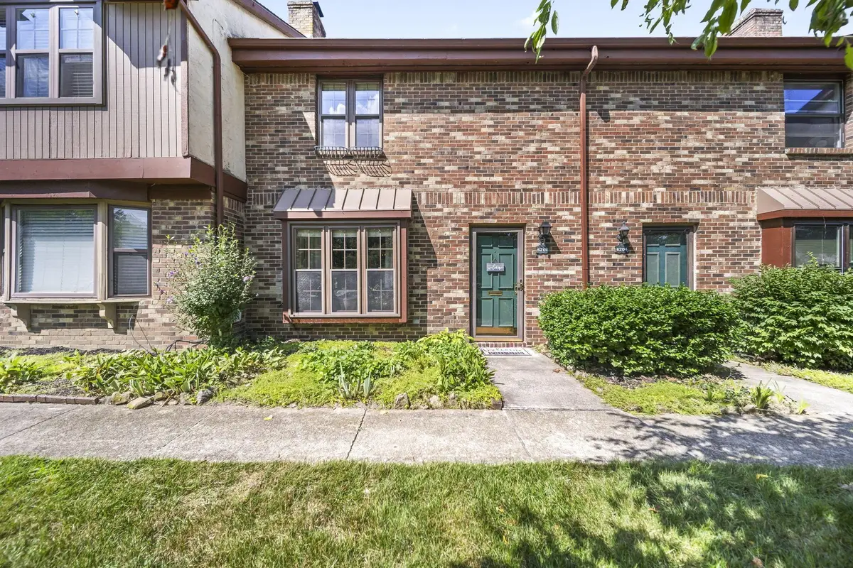 6206 Stornoway Drive S, Columbus, OH 43213 - #1