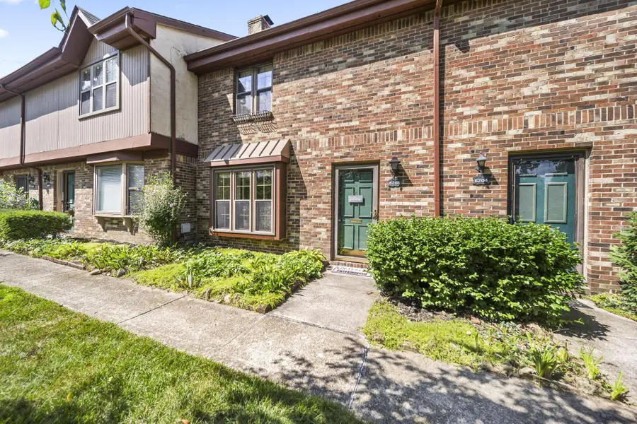 6206 Stornoway Drive S, Columbus, OH 43213 - #3