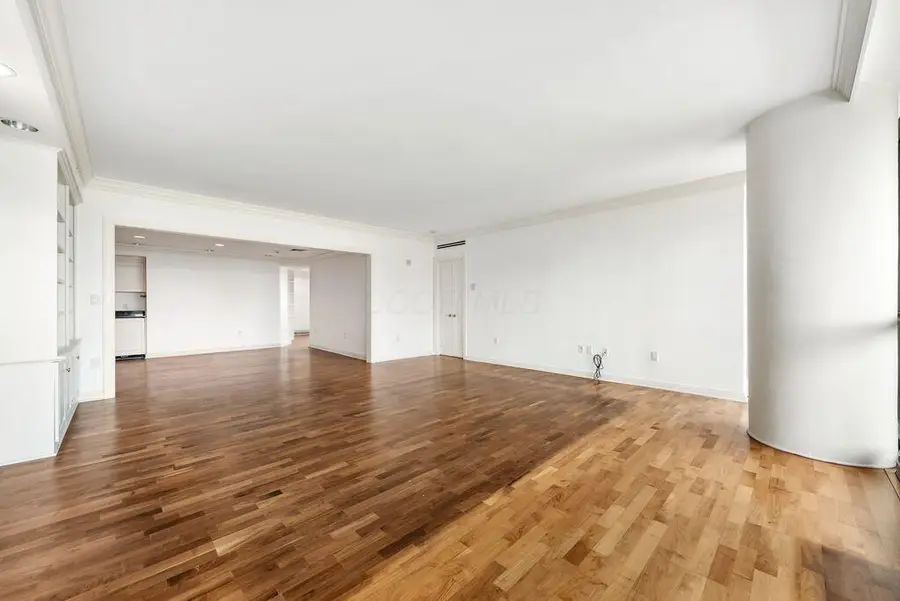 1 Miranova Place, Columbus, OH 43215 - #3