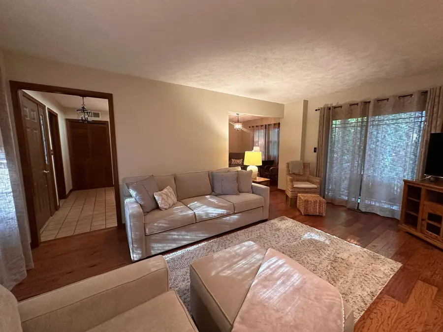 605 Oakwood Drive, Bellefontaine, OH 43311 - #2
