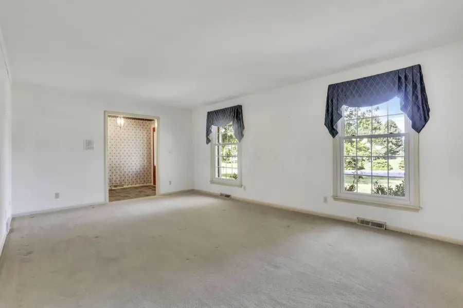 1882 Rosewood Ne, Lancaster, OH 43130 - #3