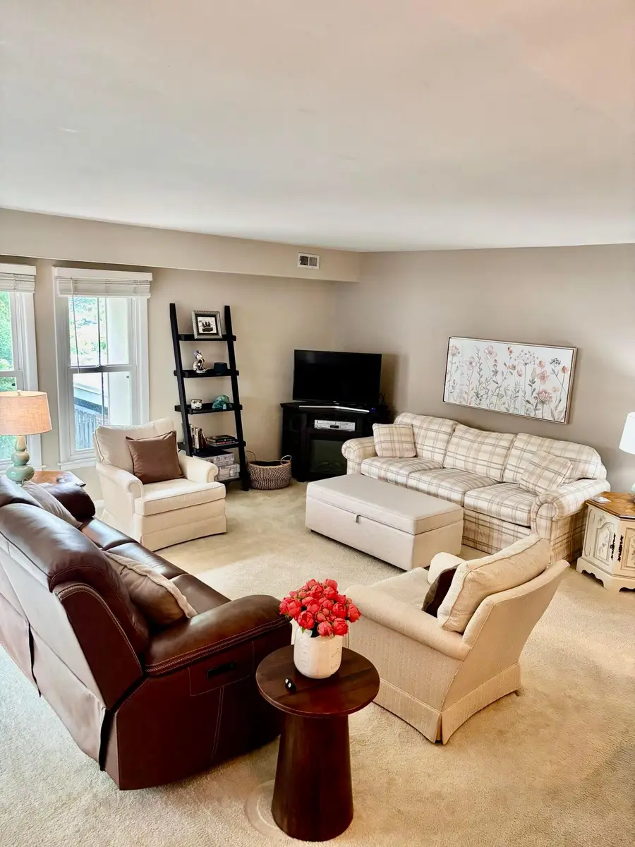 1555 Lafayette Drive, Columbus, OH 43220 - #3
