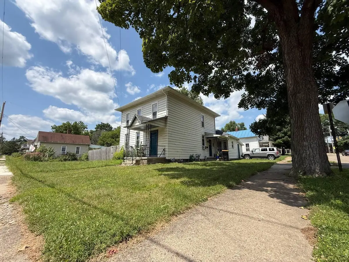 307 E Burgess Street, Mount Vernon, OH 43050 - #1