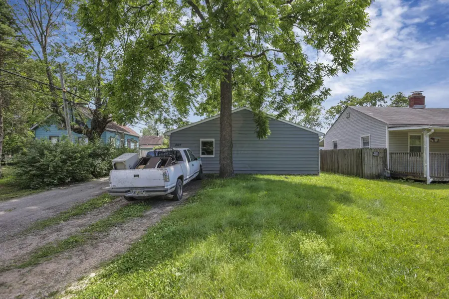 1827 E Lakeview Avenue, Columbus, OH 43224 - #3