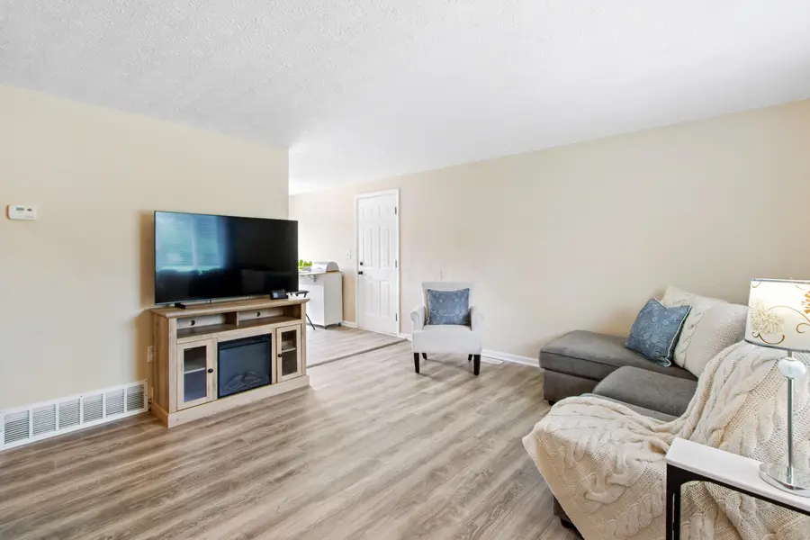 862 Eliots Oak Road, Columbus, OH 43228 - #2