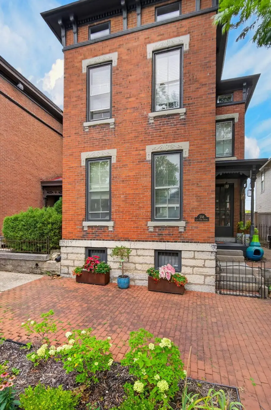 556 City Park Avenue, Columbus, OH 43215 - #2