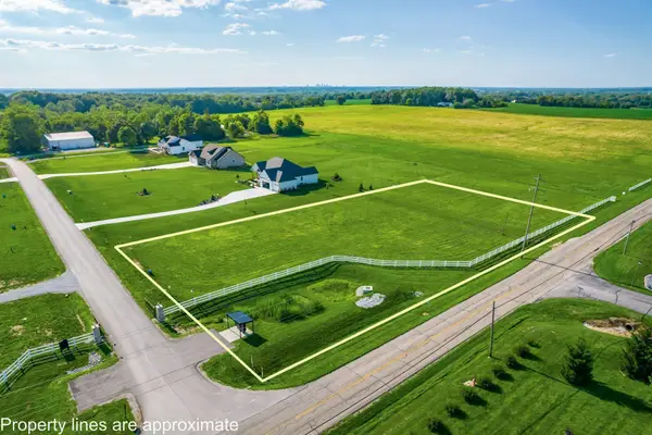 215 Jonathan Trail, Canal Winchester, OH 43110