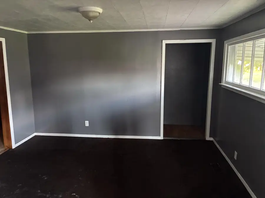 539 E State Street, Newcomerstown, OH 43832 - #3